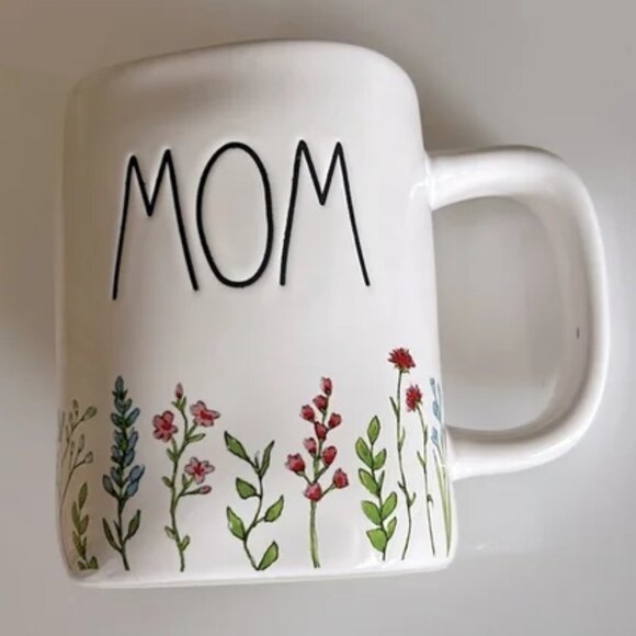 Rae Dunn 'MOM' Mug - Picture 1 of 2